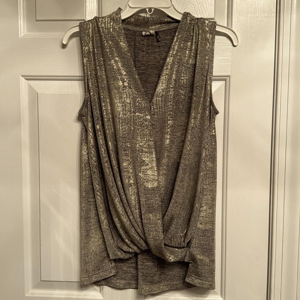 Gorgeous Anthropologie gold metallic sleeveless twist top with low back